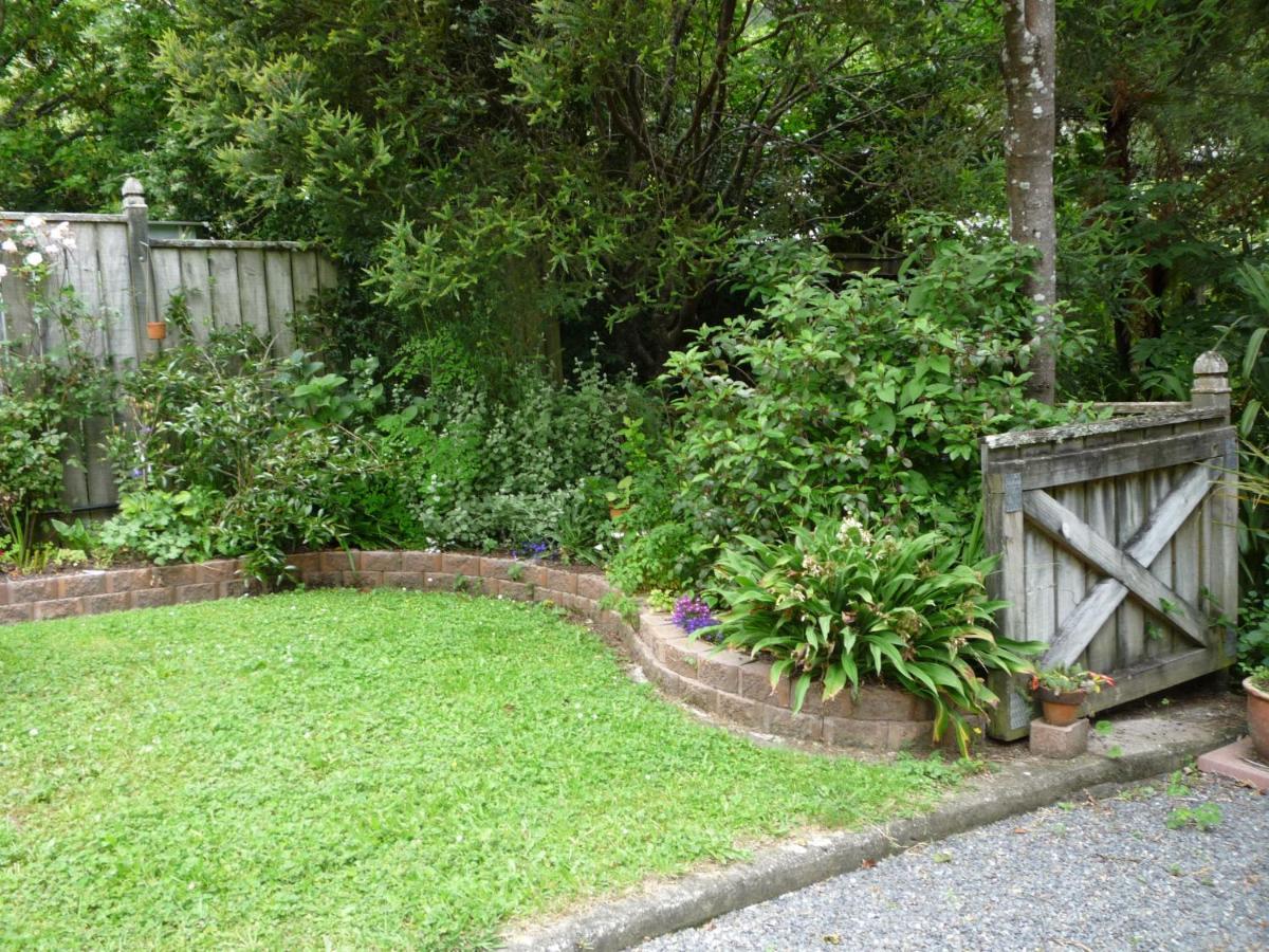 Twin Totara Cottage Upper Hutt Exteriör bild