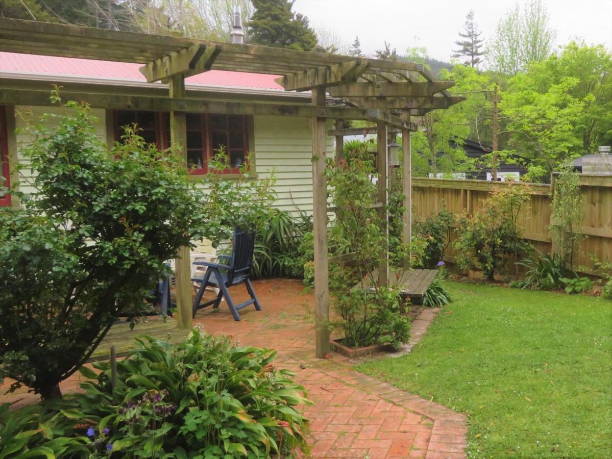 Twin Totara Cottage Upper Hutt Exteriör bild