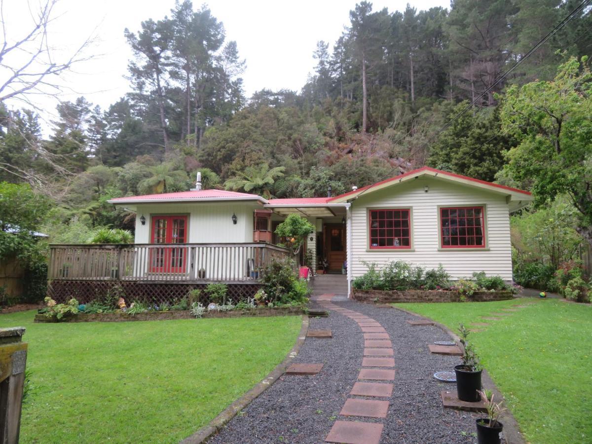 Twin Totara Cottage Upper Hutt Exteriör bild