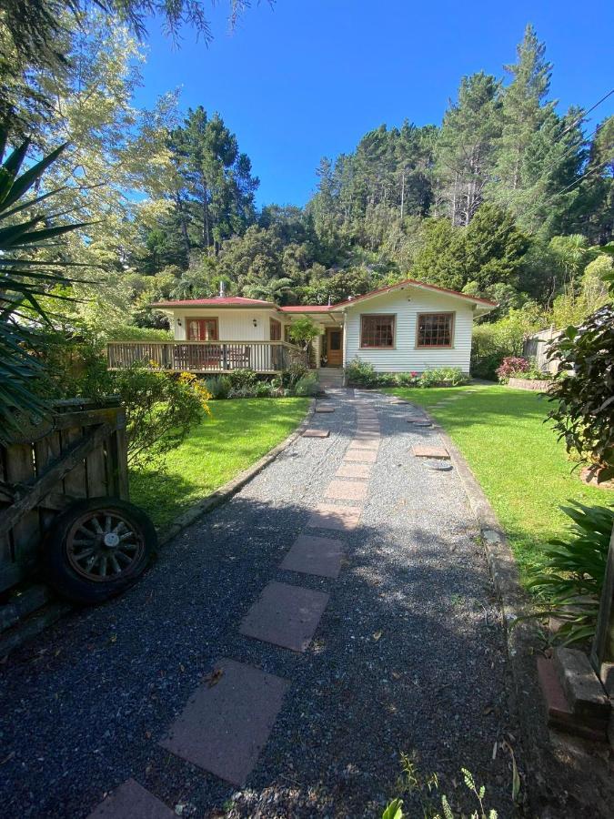 Twin Totara Cottage Upper Hutt Exteriör bild