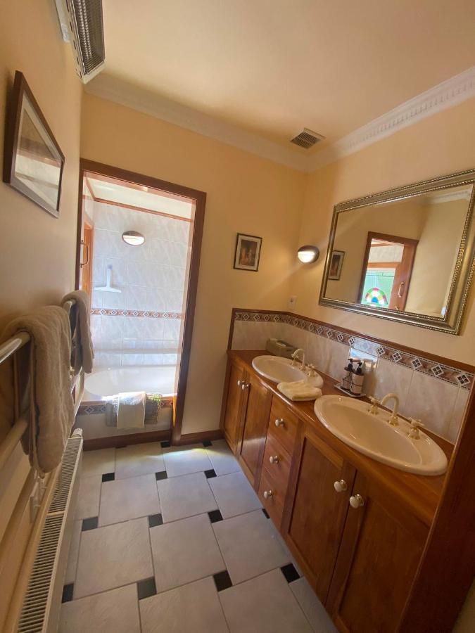 Twin Totara Cottage Upper Hutt Exteriör bild